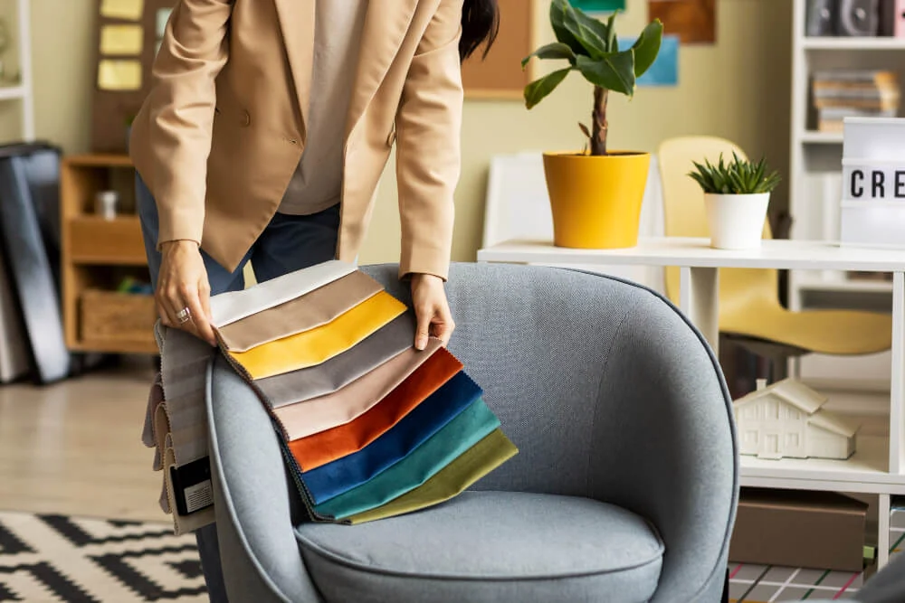 The Best Accent Colors for a Grey Sofa