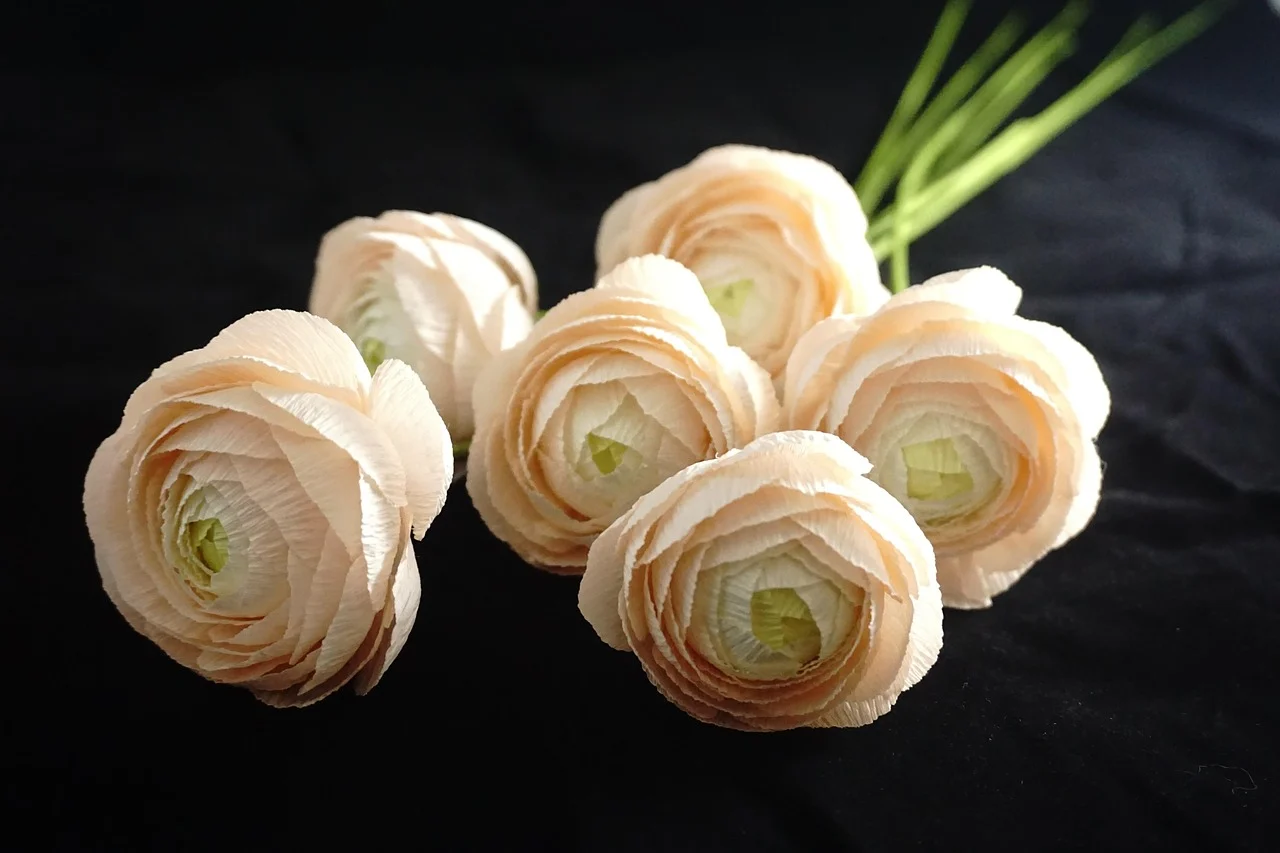 how to make a flower out of paper - paper flower